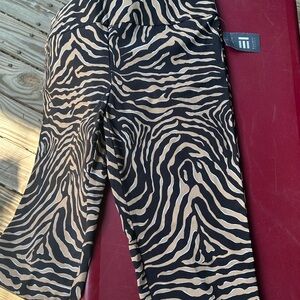 Chic Zebra Patterned Capri Pants